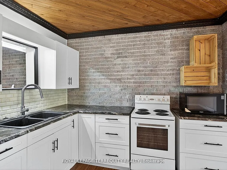 12 Concession St #A — Photo 2