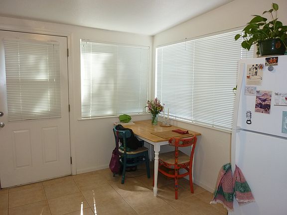 4th image of 601 Arbutus Ave #B