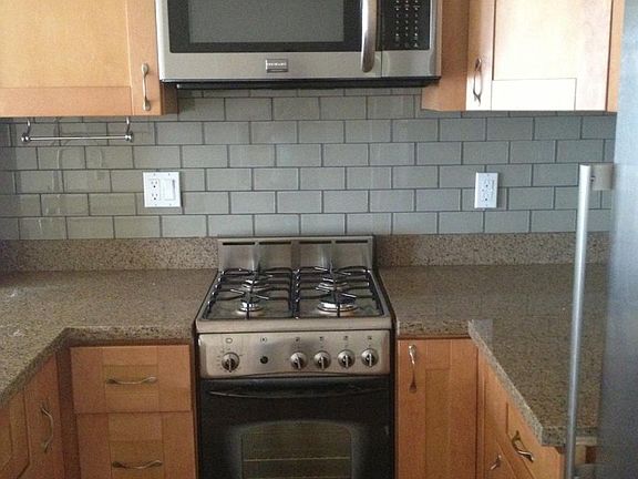4th image of 2165 Larkin St #00017