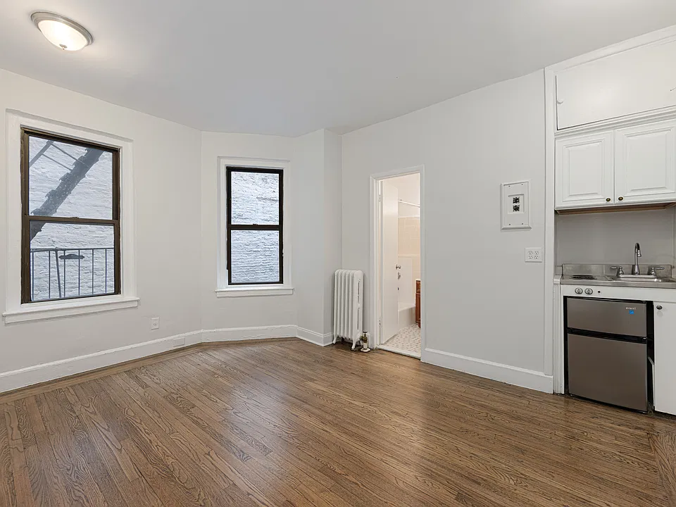 245 W 75th St #4D