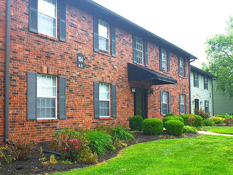Pavilion Lakes Apartments — Photo 33
