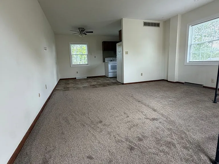 1103 Stratford St — Photo 2