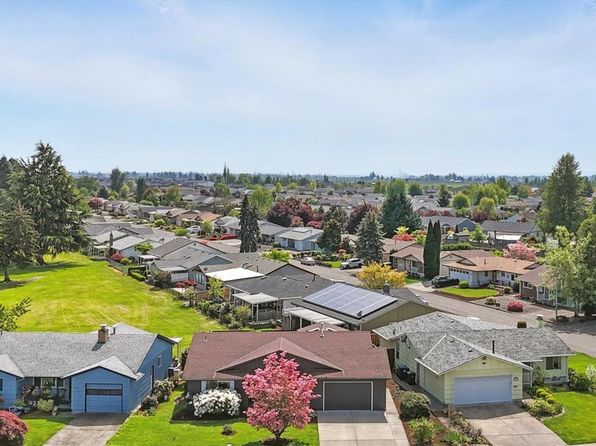2242 W Hayes St, Woodburn, OR 97071