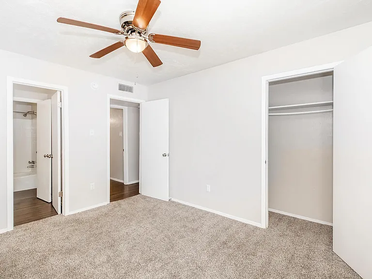 Scenic Pines Apartments — Photo 7