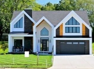 554 Woodlands Glen Ave, Hartville, OH