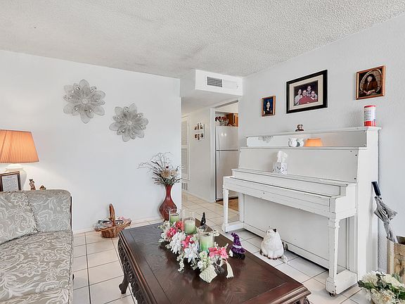 3rd image of 8754 Iglesia Cir