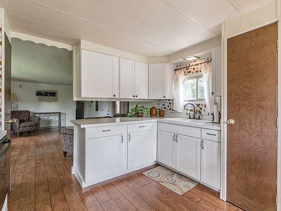 5th image of 353 McFarland Dr