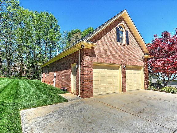 5th image of 2331 Shannon Dr