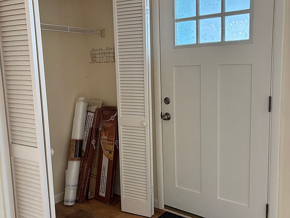 2nd image of 442 Groton Rd #2