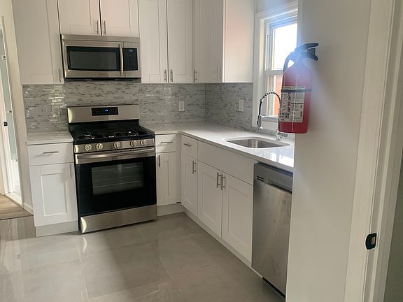 5th image of 276 Willow Ave Floor 2