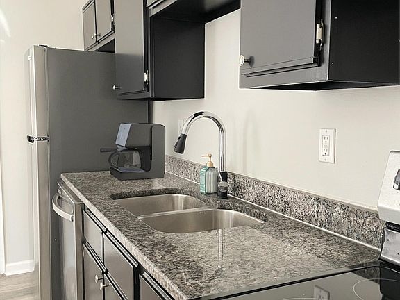 5th image of 4223 Lambert Ave