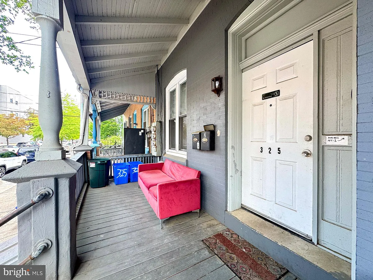 Building Photo - 325 N Preston St #2