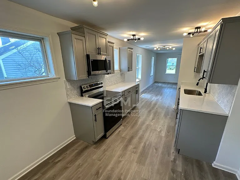 3694 Marion Ave — Photo 3