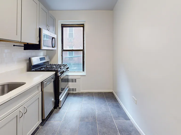 40-66 Ithaca St #2B — Photo 8