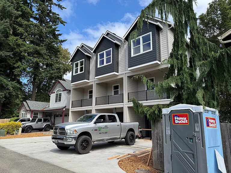 9916 NE 28th Pl #1 — Photo 1