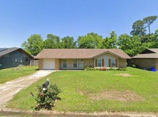 2 Stratford Pl, Gulfport, MS 39503