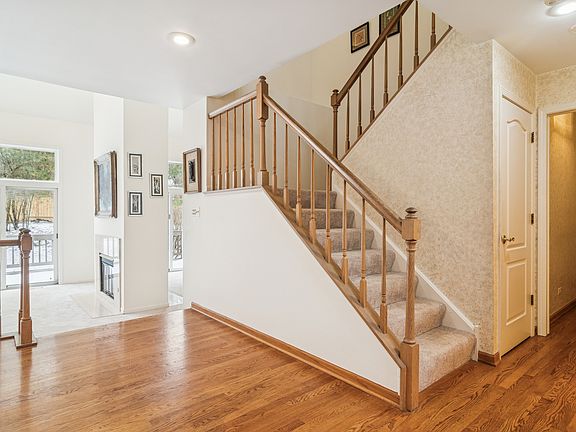 3rd image of 945 Villas Ct