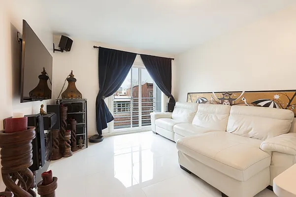 Rented by MNS | media 18