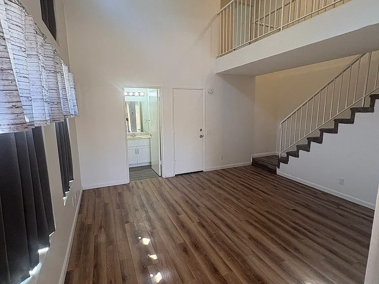 654 Woodcrest Dr #B — Photo 5