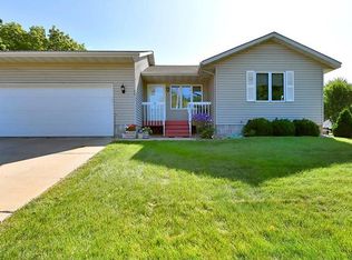 19 10th Ave SE, Faribault, MN 55021