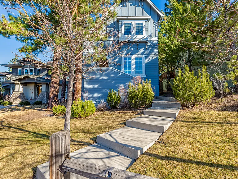 1378 NW Mount Washington Dr — Photo 2