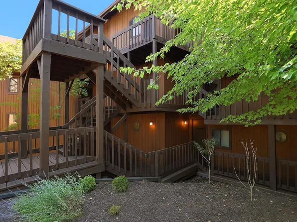 4020 E Eagle Bay Dr, Bloomington, IN 47401