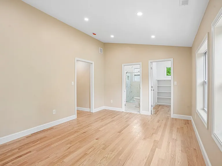 559 Winthrop St — Photo 22