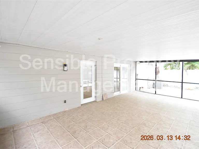 528 Suwanee Cir — Photo 37