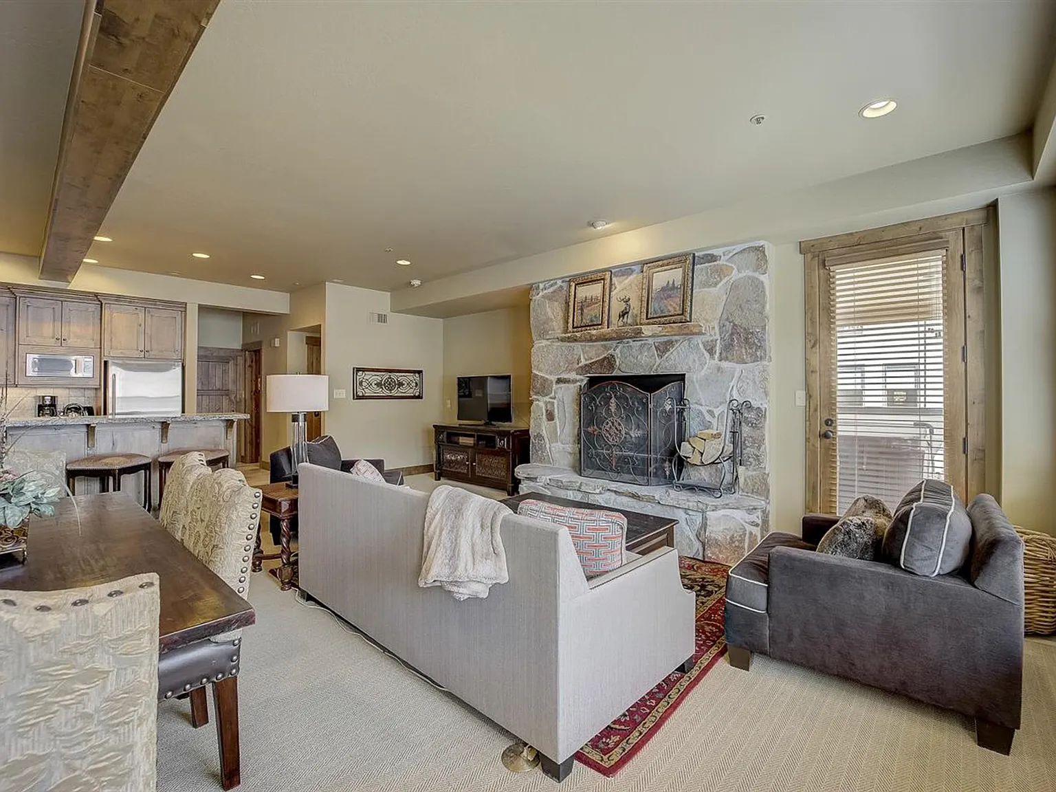 2 bed, 1597 sqft, $5,500 — Photo 4