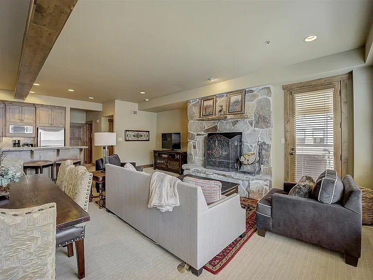 7580 Royal St E #21 — Photo 4