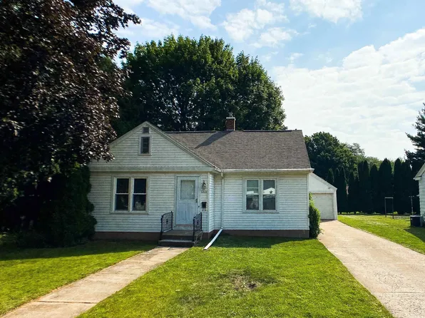 1936 Iowa St, Oshkosh, WI 54902