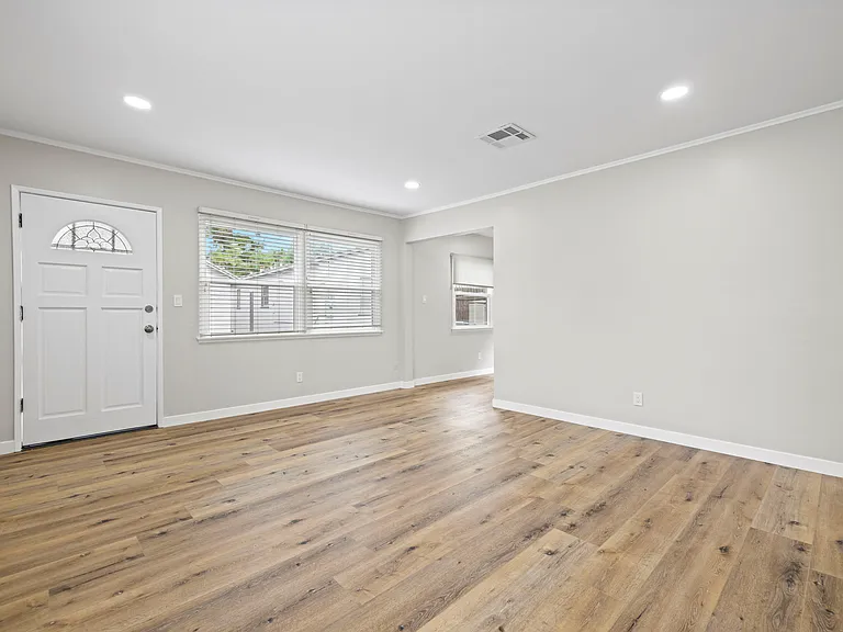 2348 Del Mar Rd — Photo 4