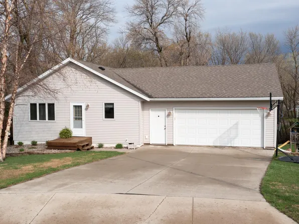 1339 E Hills Dr, Fergus Falls, MN 56537