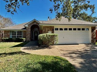 4413 Warwick Ln, Bryan, TX 77802