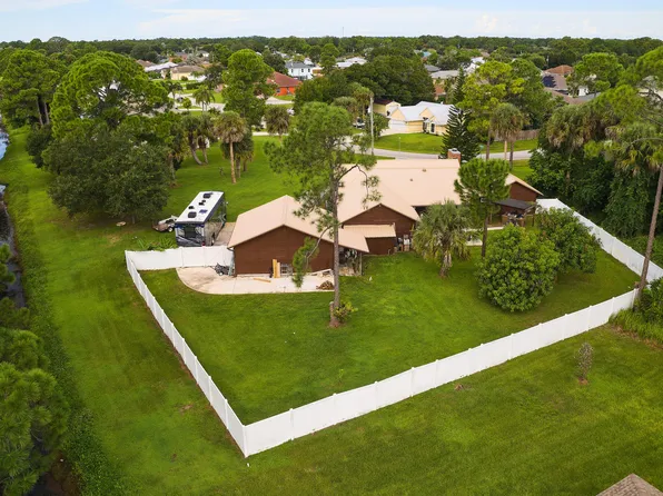 1302 SW Bartell Avenue, Port St Lucie, FL 34953