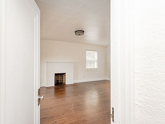 5th image of 1858 Wellesley Dr #2