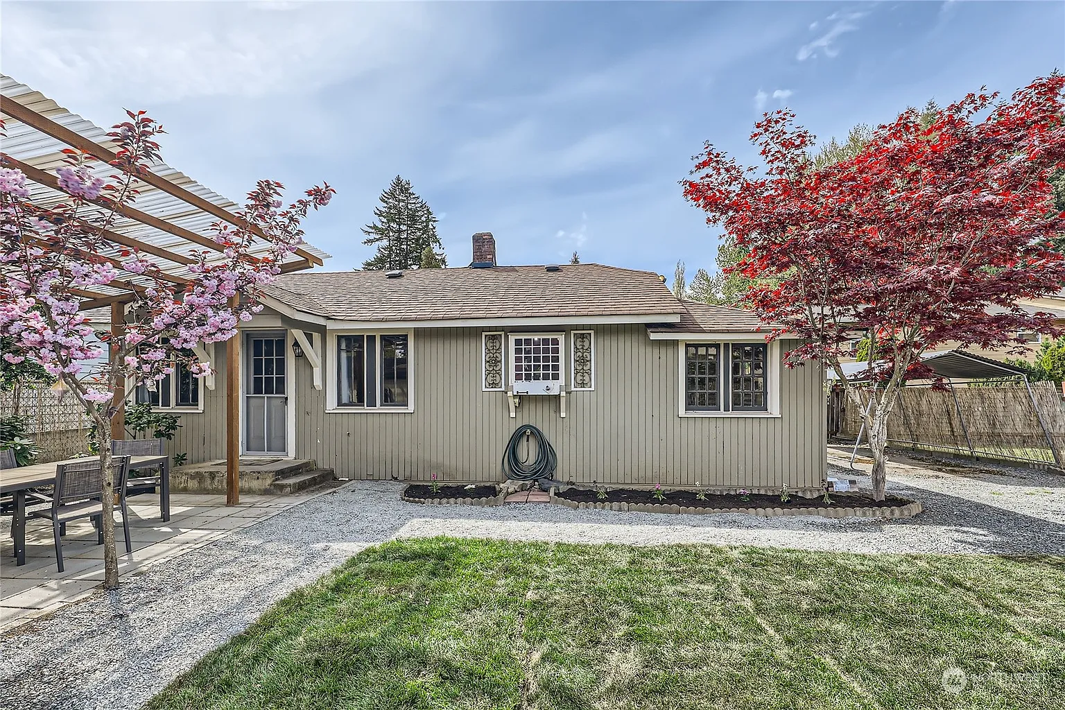 110 N Alder Avenue photo 1