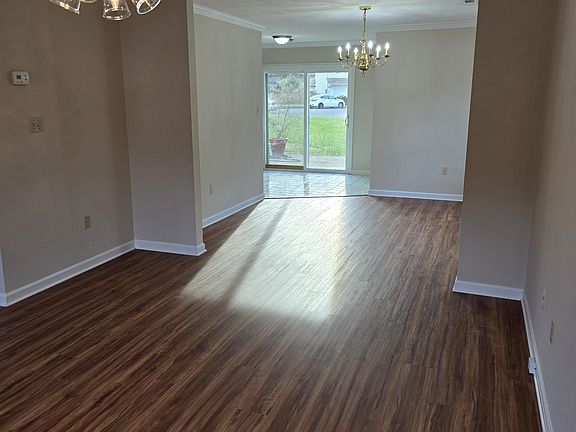 Living room / dining room