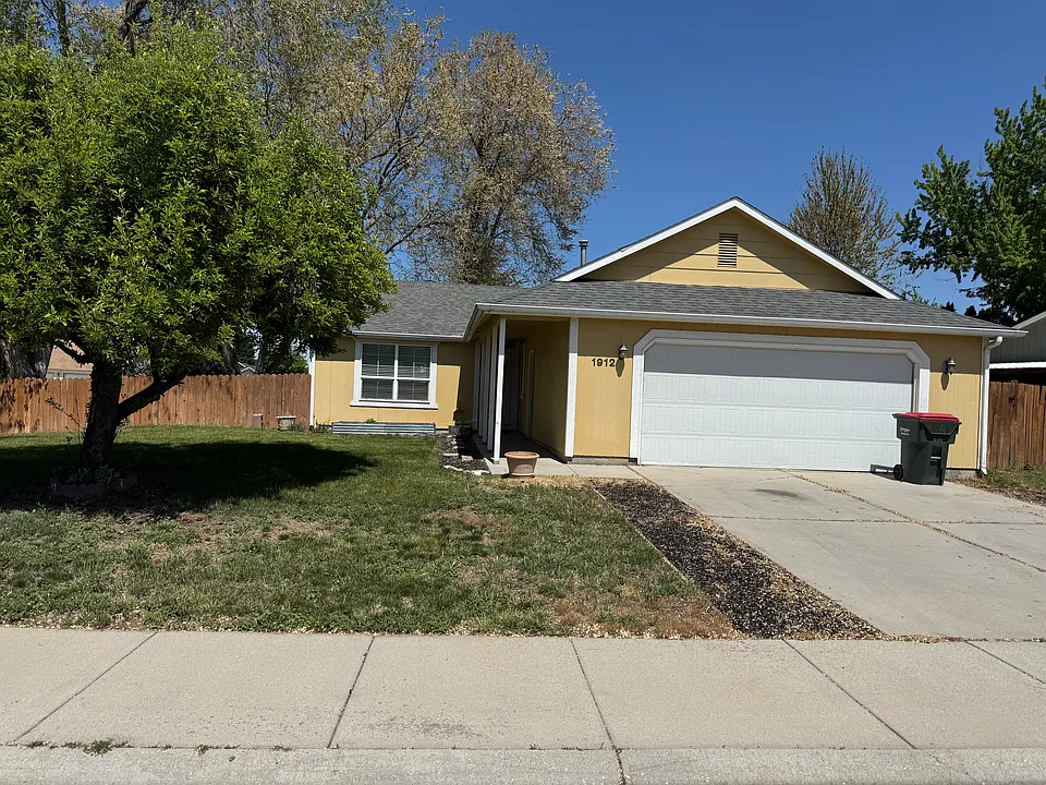 1912 W Tracy Ct
