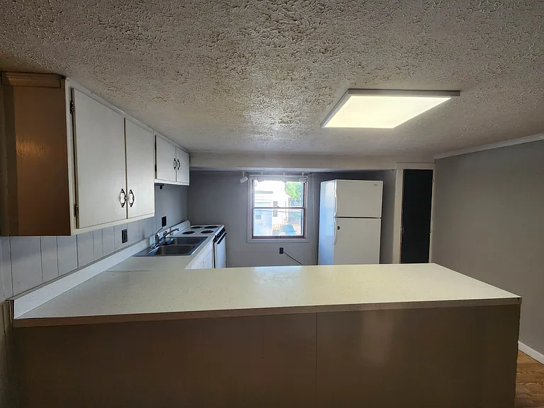 331 S Market St — Photo 6