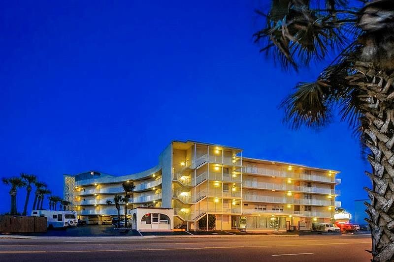 Sea Dip Beach Resort, A Condo Apartment Rentals Daytona Beach, FL