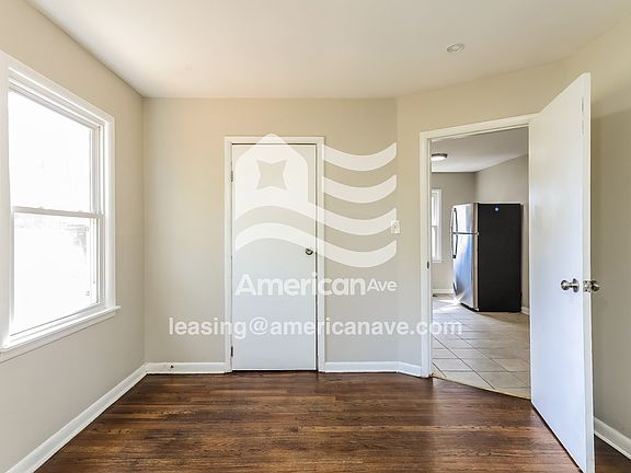 1599930_005_dining_room_14400096.jpg