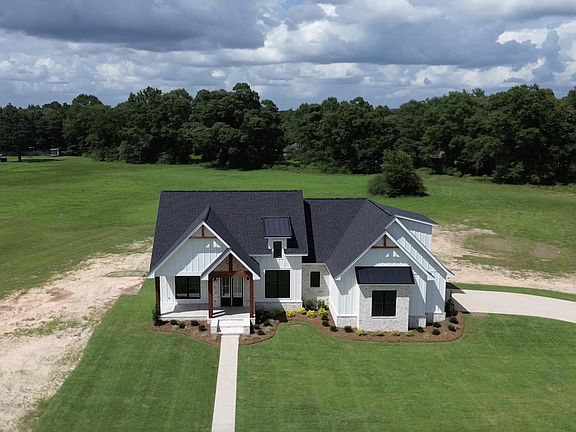 4th image of 19 Wandering Oaks Ln
