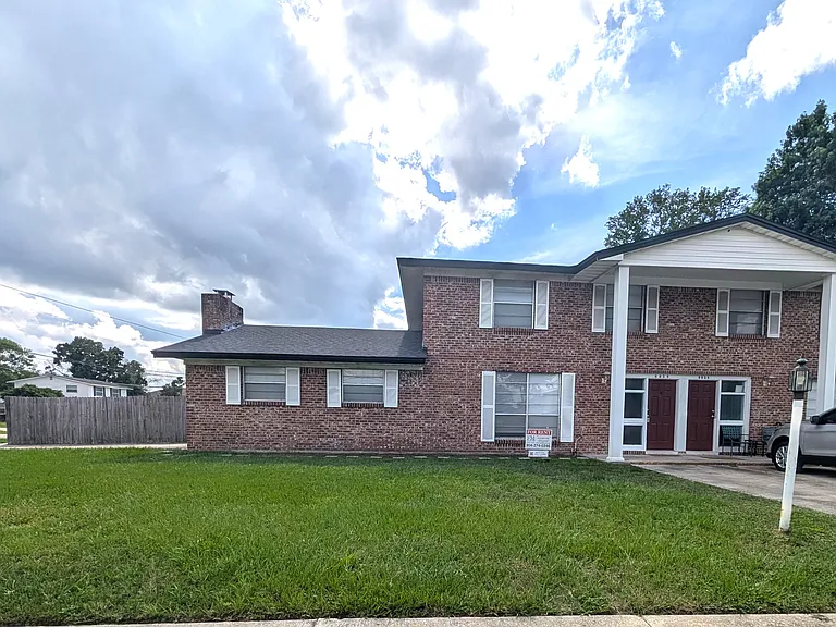 6036 Bizier Rd — Photo 1