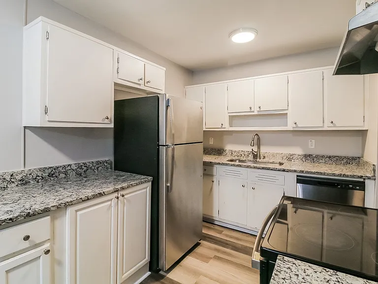 599687_022_kitchen_13526928.jpg