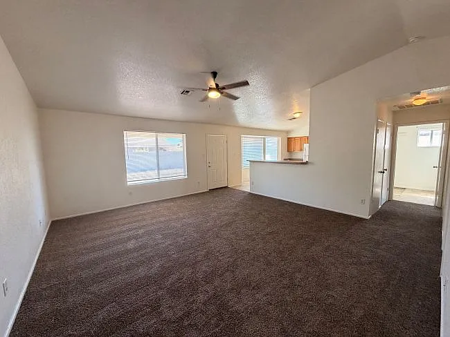 3 bed, 1400 sqft, $1,550 — Photo 2