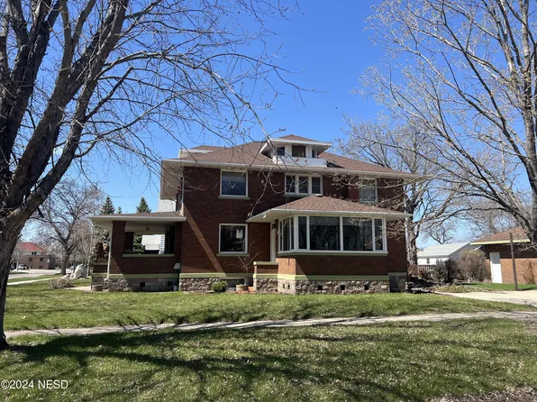 521 E Kemp Ave, Watertown, SD 57201