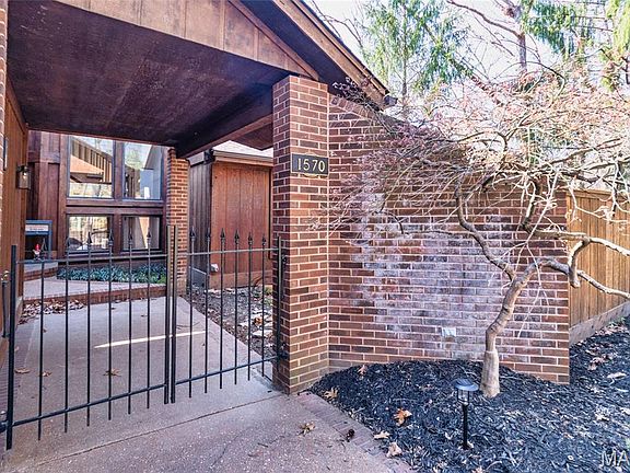 3rd image of 1570 Paradise Valley Dr