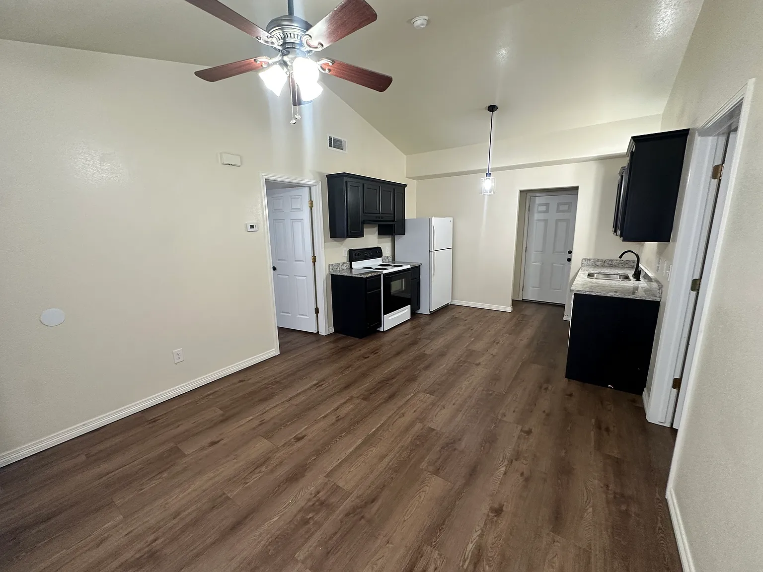 2 bed, 864 sqft, $1,200 — Photo 3