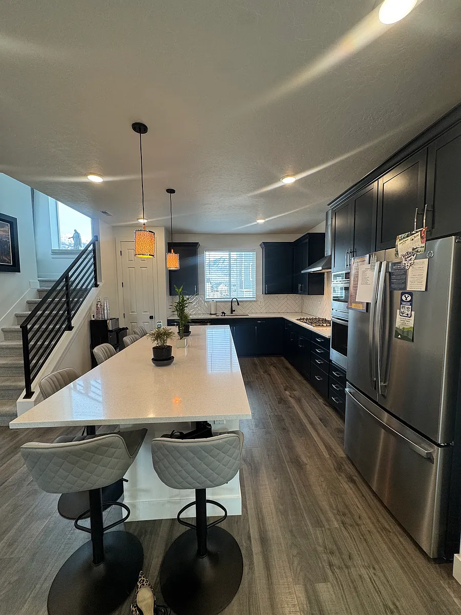 Building Photo - 404 S 610 E